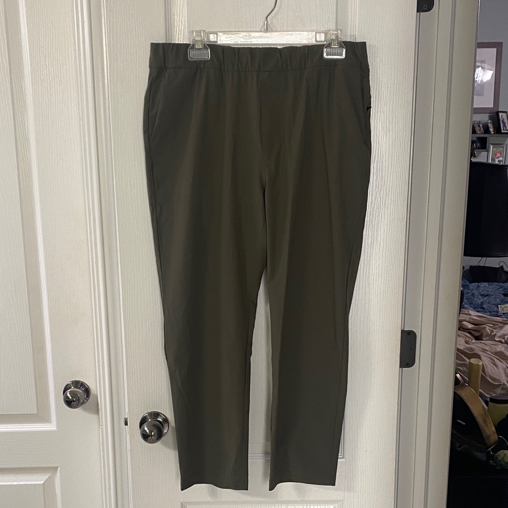 Vuori Olive Green Stretch Pull-On Women's Pants